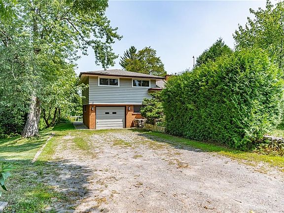 2nd image of 1352 Centre Rd