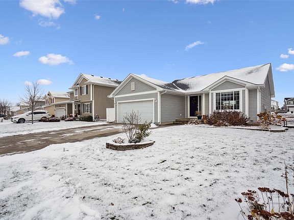 2nd image of 705 SE Prairie Park Ln