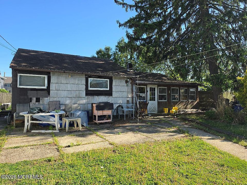 1st image of 915 Woodland Avenue