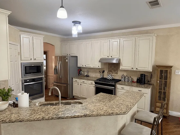 3704 Winding Way — Photo 4