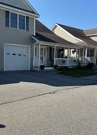 2 bed, 2.5 bath, 2465 sqft, $3,400 — Photo 2