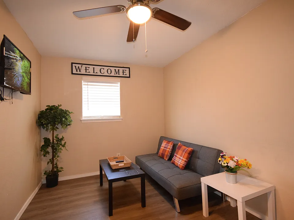 201 Morgan Pl #105