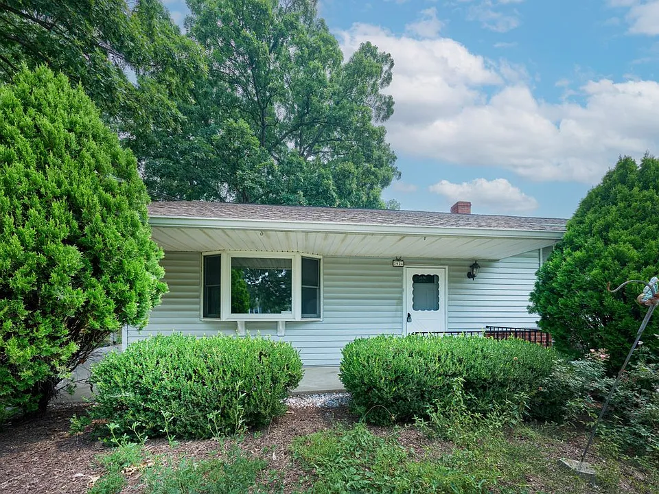 2924 Gracefield Rd