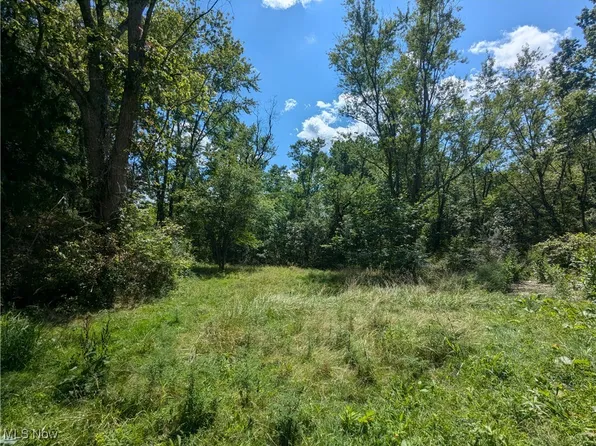 21905 Lexington Rd, Alliance, OH 44601