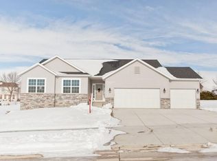 7002 Stone Terrace Dr SW, Cedar Rapids, IA 52404