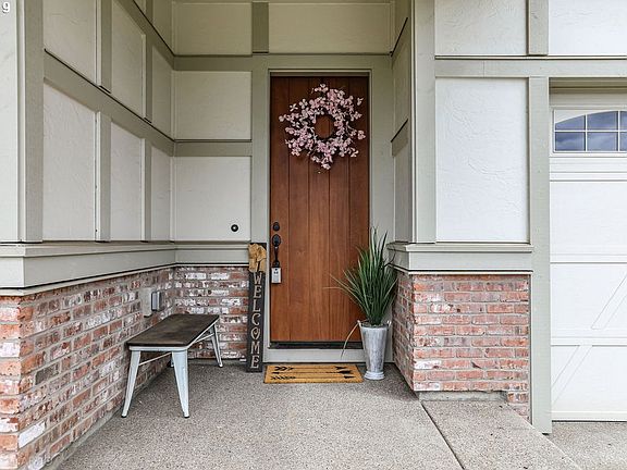 4th image of 17315 SW Forest Hollow St