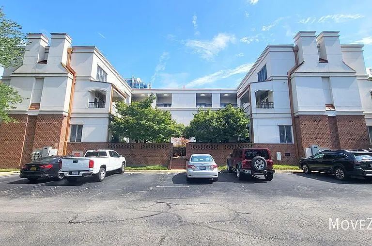 208 E Davie St — Photo 25