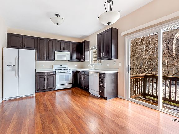 4th image of 165 Monarch Dr #903