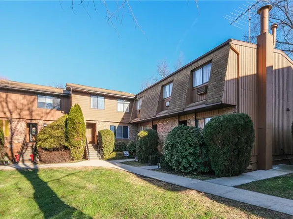 38 Coachlight Square #38, Montrose, NY 10548