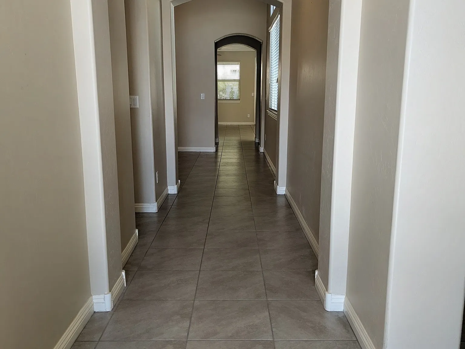 3 bed, 2.5 bath, 1830 sqft, $2,340 — Photo 2