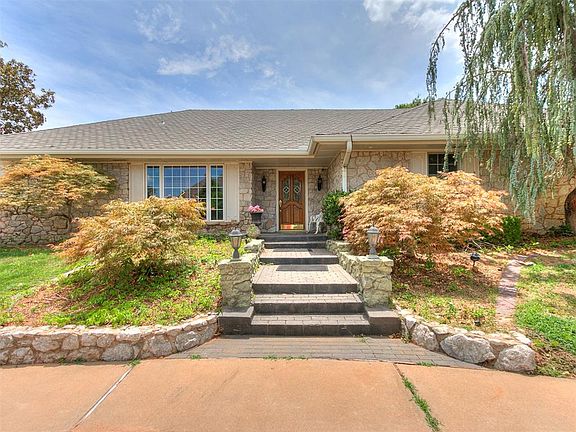 2nd image of 1108 Oak Tree Dr