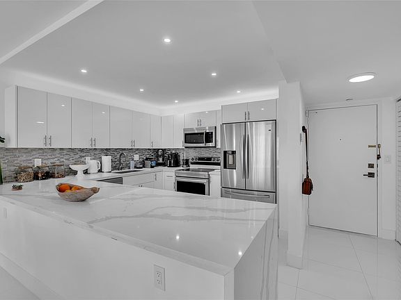 2nd image of 2801 NE 183rd Street #608W