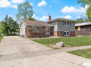 2721 Delaware Dr, Springfield, IL 62702