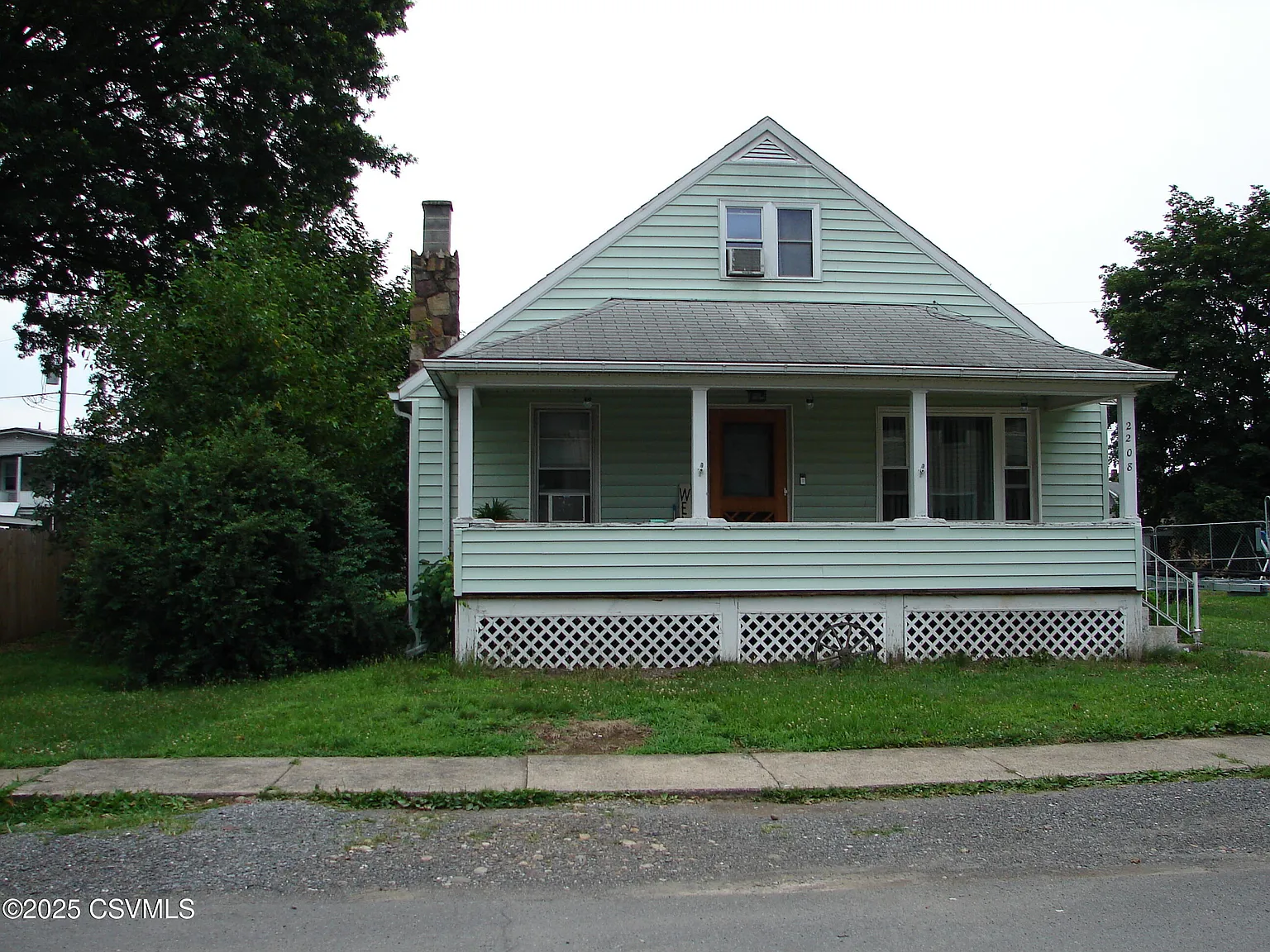 2208 Royal Ave photo 1