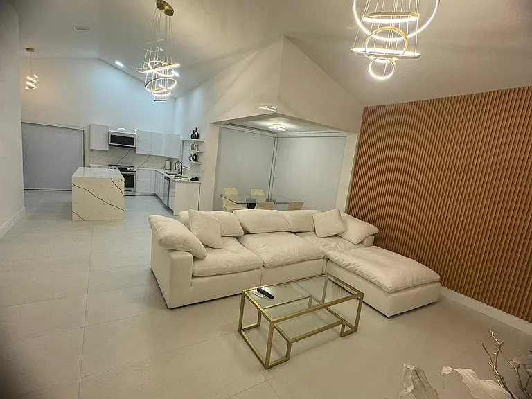 18 Selby Ln — Photo 3