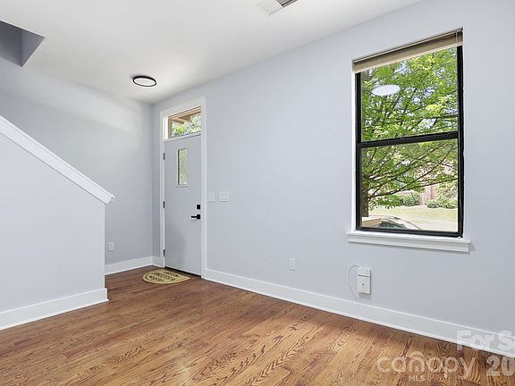 4th image of 526 N McDowell St