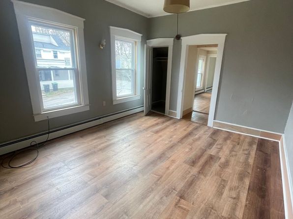 21 Pleasant St APT 3