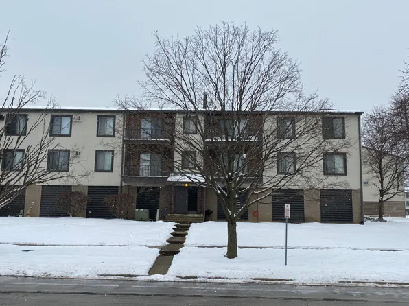 404 E Bailey Rd, Naperville, IL 60565