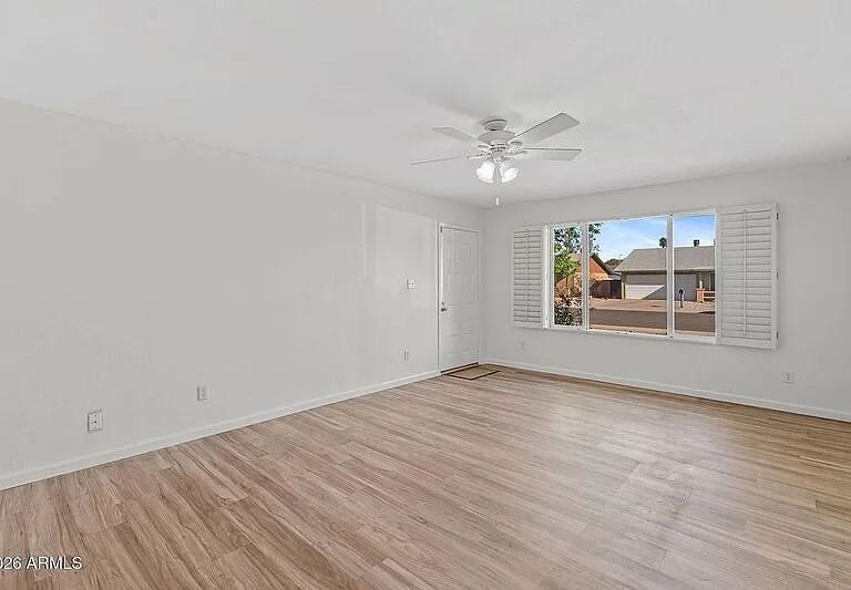 2137 E Apollo Ave — Photo 12