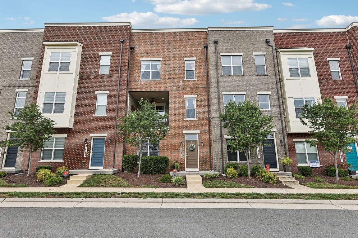 Ashburn Heights Dr-S1107-001.jpg