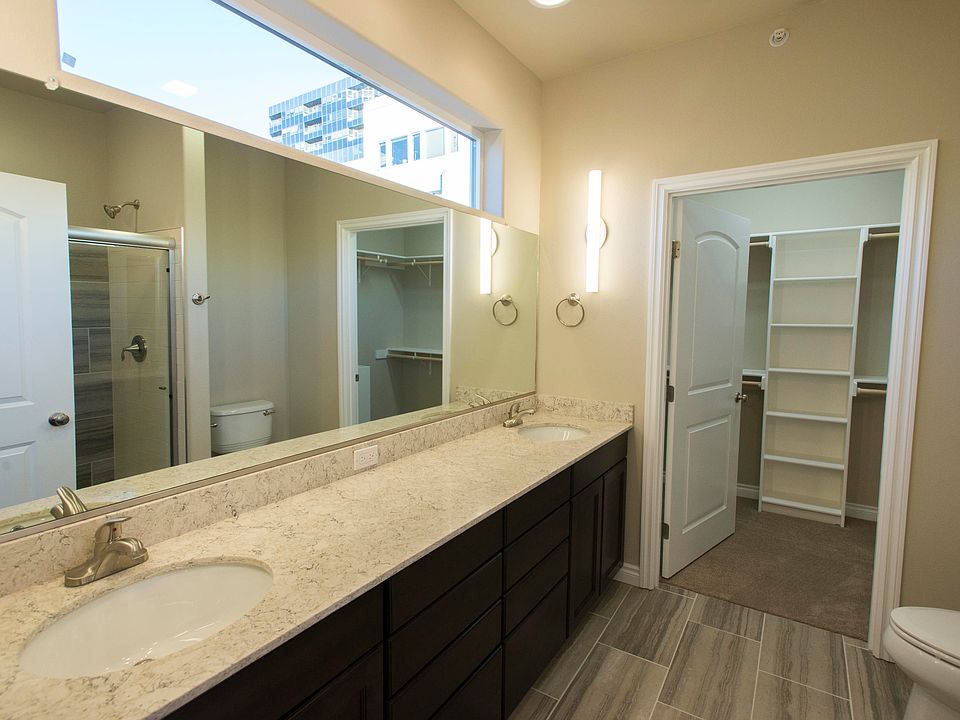 2nd image of 611 Pacific Pl