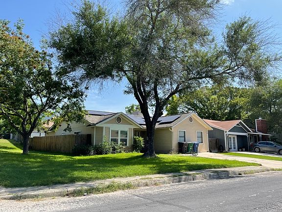3rd image of 10007 Cedarbend Dr