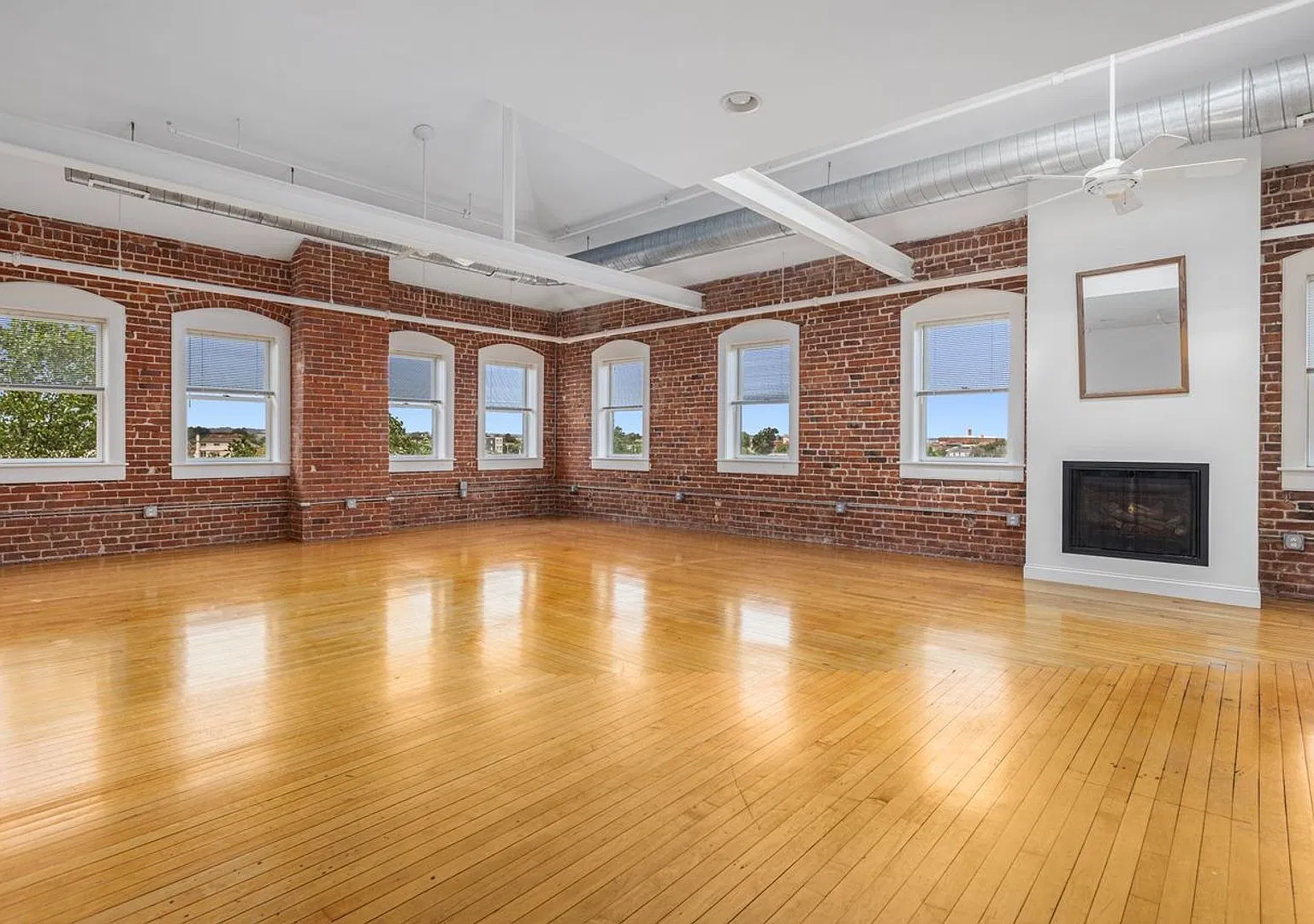 Spacious Loft Condo in Providence — Photo 1