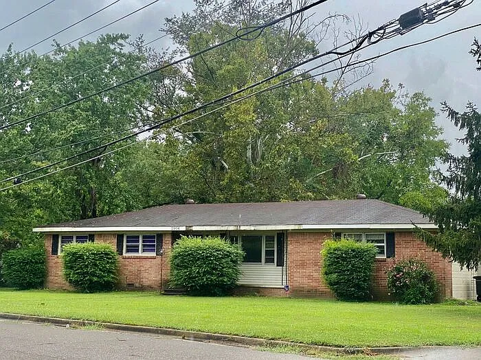 3 bed, 2.0 bath, 1690 sqft, $1,395 — Photo 1