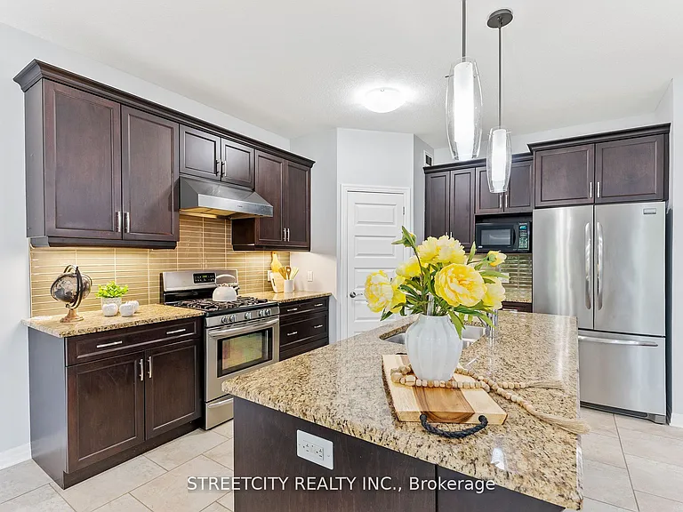 1271 Howlett Cir — Photo 11