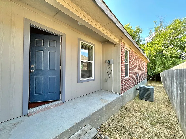 928 Maplewood St — Photo 21