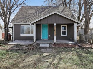 116 W 3rd St, Tonganoxie, KS 66086