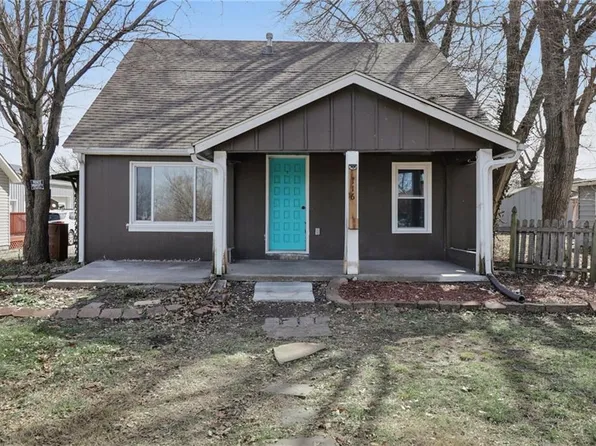 116 W 3rd St, Tonganoxie, KS 66086