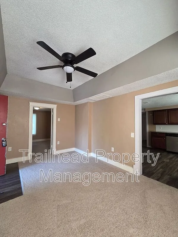 3 bed, 1.0 bath, 900 sqft, $1,499 — Photo 3