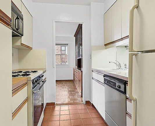 5th image of 445 E 86th St APT 5G