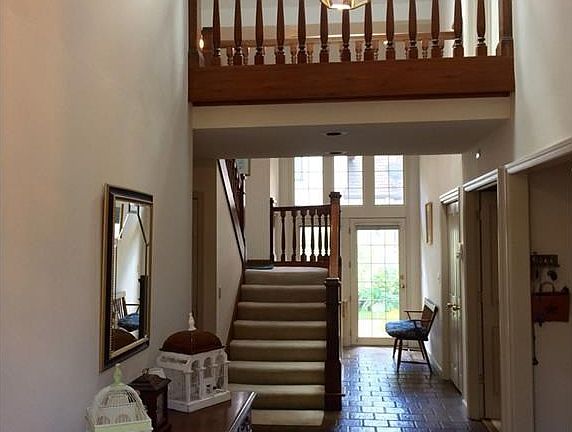 5th image of 1052 Edgewater Ln