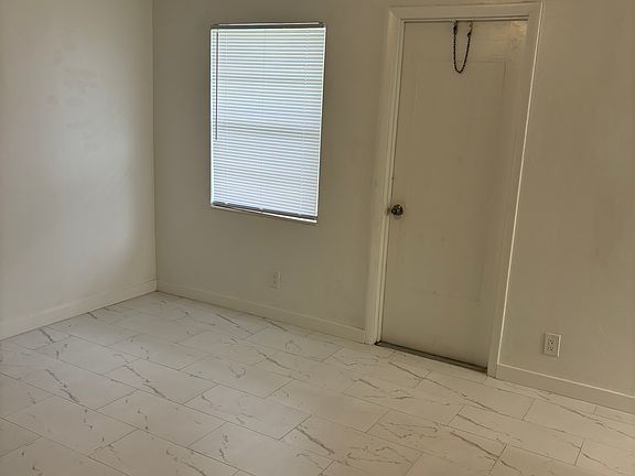 4th image of 220 SE 3rd Ave #1