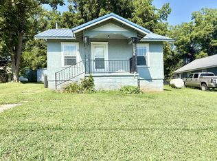 927 N Maple Ave, Mountain Grove, MO 65711