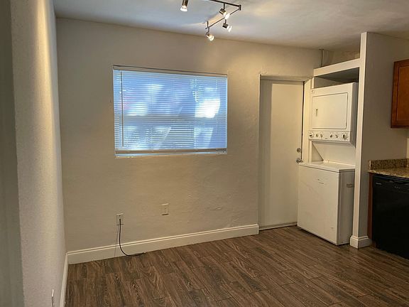 5th image of 503 Varsity St