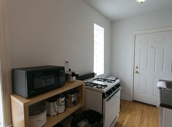 4th image of 837 W Cornelia Ave #E09p
