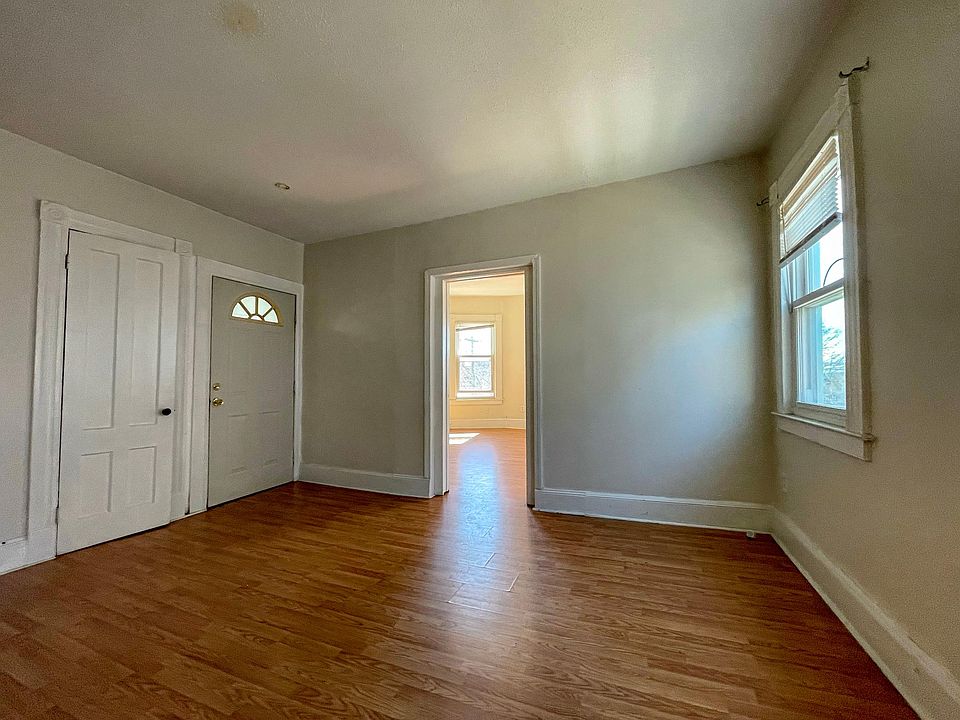 1st image of 61 Laurel St #1