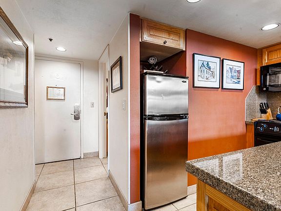 Hallway/Kitchen