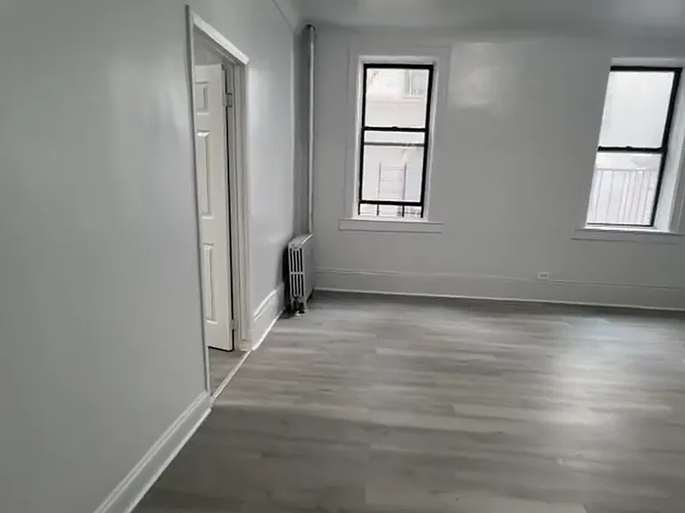 2386 Ryer Ave #1B — Photo 2