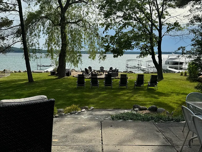 3756 Springwater Beach Rd — Photo 10