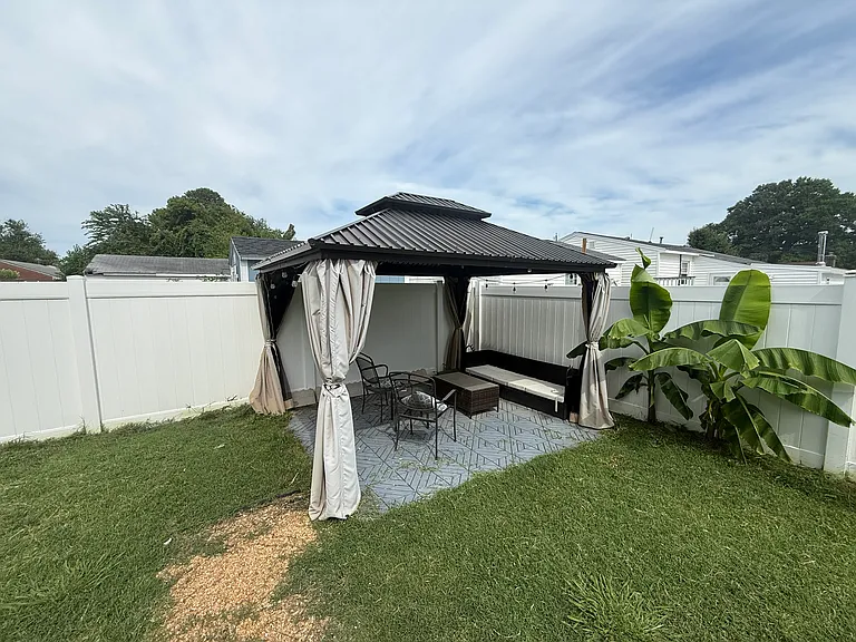445 Rogers Ave — Photo 33