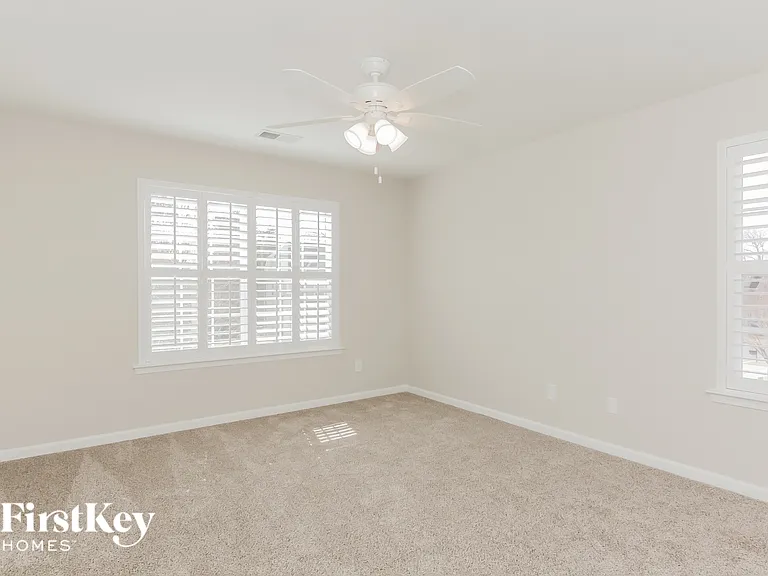 1057 McLaren Dr — Photo 13