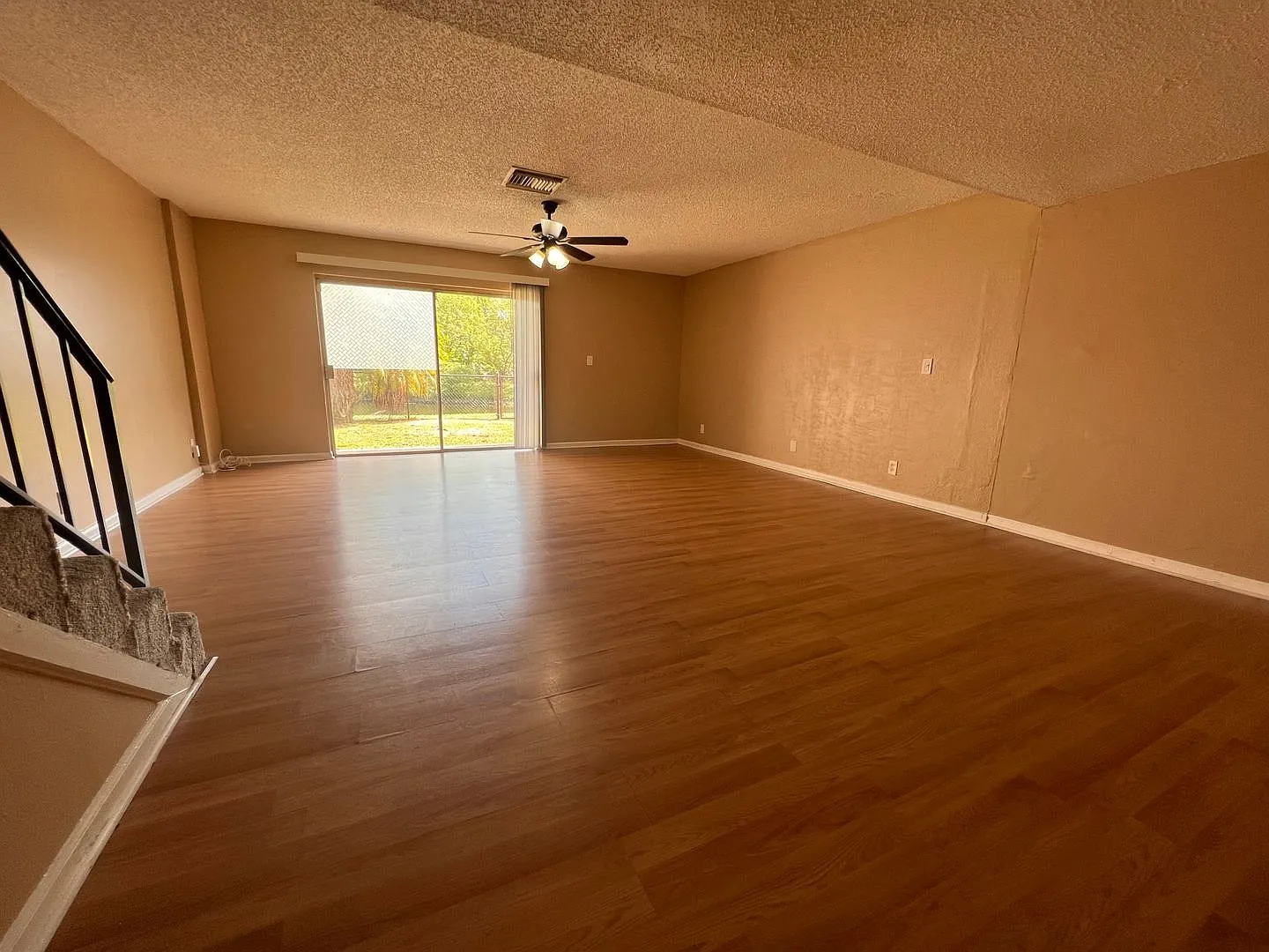 Lovely 2 Bedroom Townhome in Coral Springs — Photo 3
