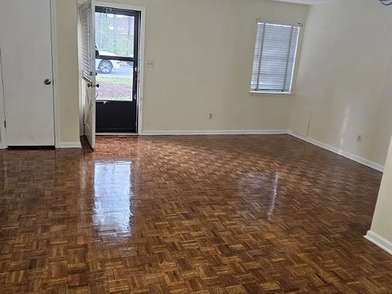 1002 Willow Dr #1 — Photo 3