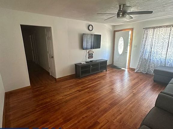 3rd image of 2020 Dyer St