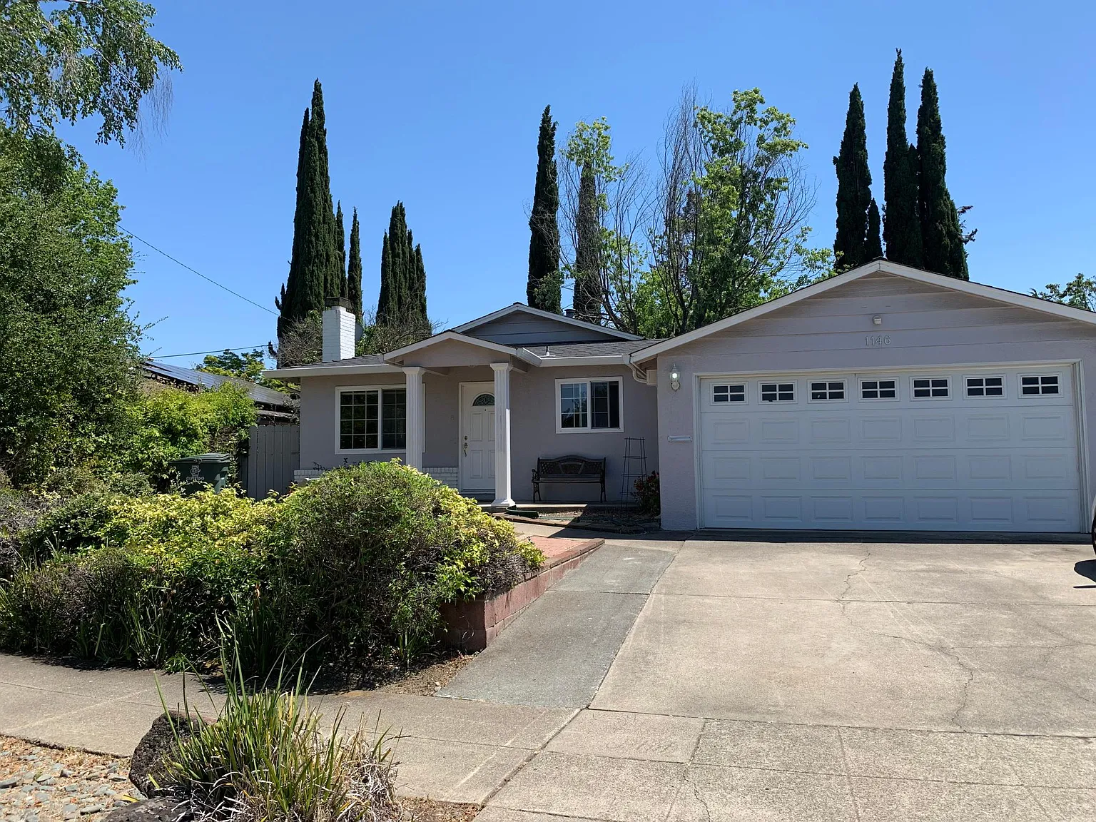 1146 Derbyshire Dr photo 1