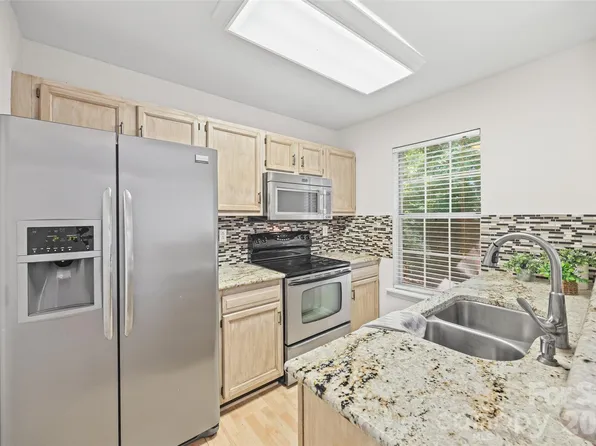8117 Circle Tree Ln, Charlotte, NC 28277